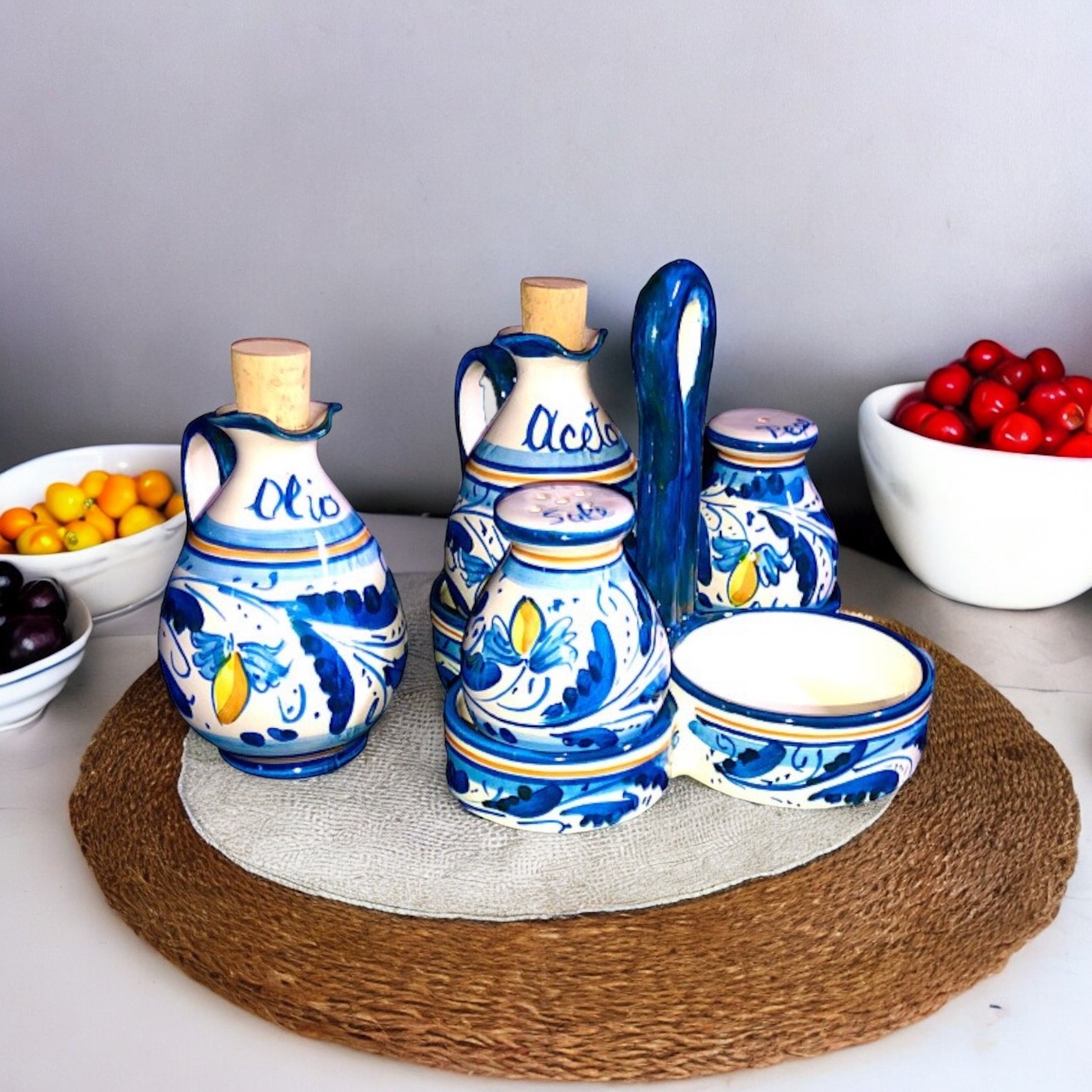 Set Olio, Aceto, Sale, Pepe dec. '600 in ceramica di Caltagirone