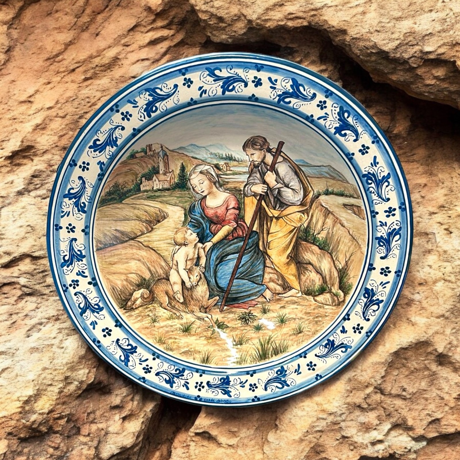 Piatto con Sacra Famiglia in ceramica di Caltagirone