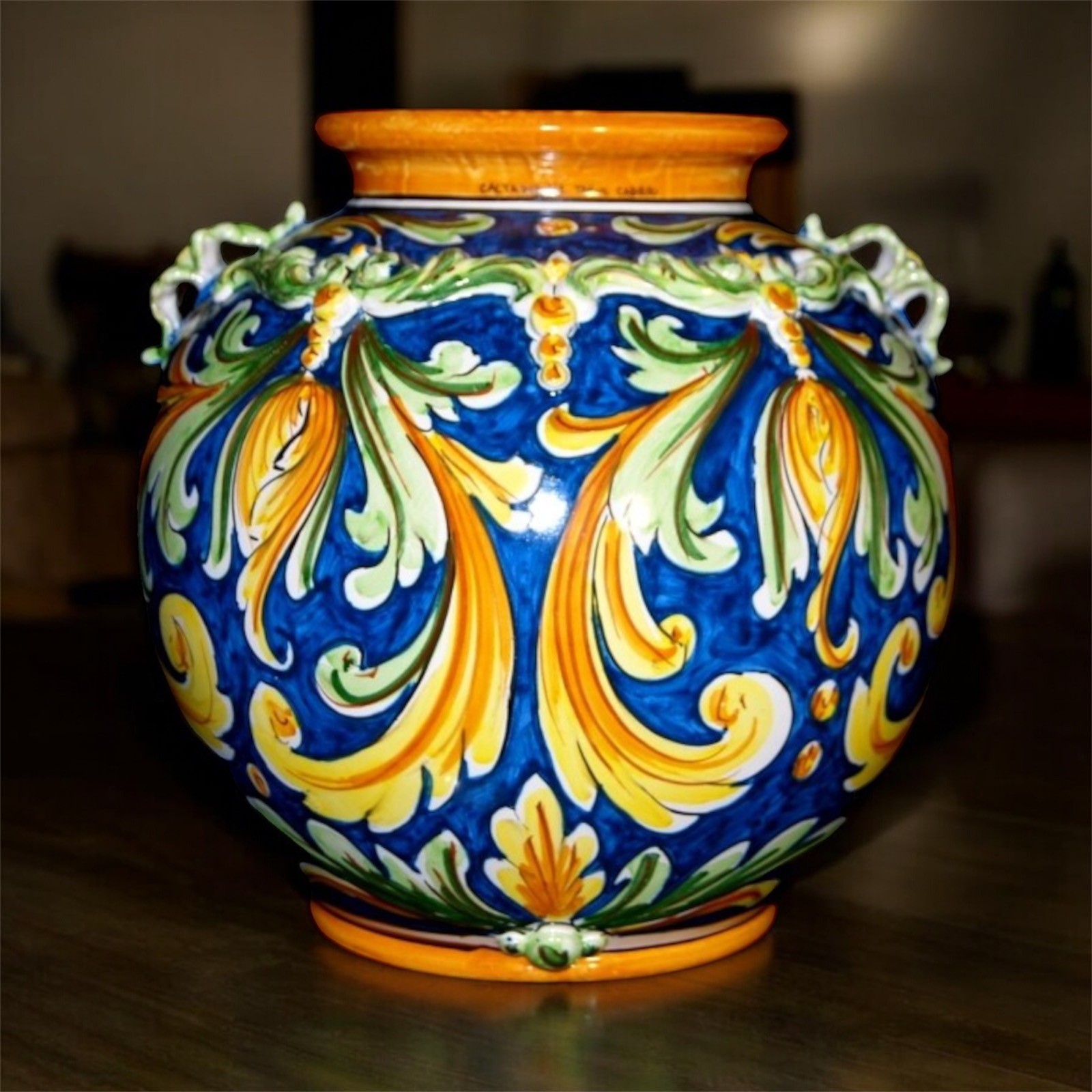 Vaso a palla in ceramica di Caltagirone